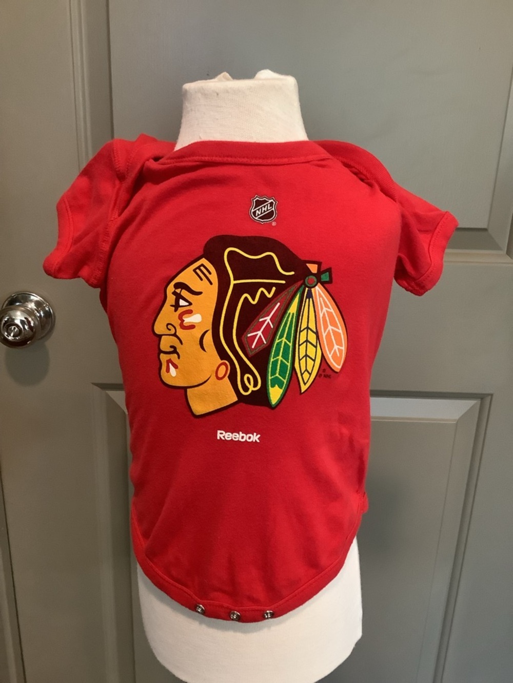 Reebok Red Chicago Blackhawks Short Sleeve Onesie - 18 months.
